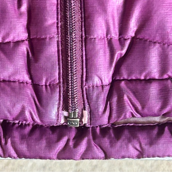 Patagonia Women's Dark Plum Goose Down Puffer Jacket Size S - Picture 11 of 16